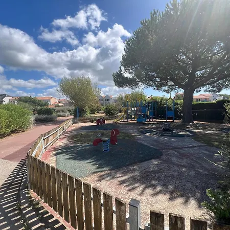Fleurs Du Lac Studio 2 Adultes Et 2 Enfants Avec Terrasse Vue Sur Le Lac Et Acces Parc Aquatique Gratuit Talmont-Saint-Hilaire Exterior photo