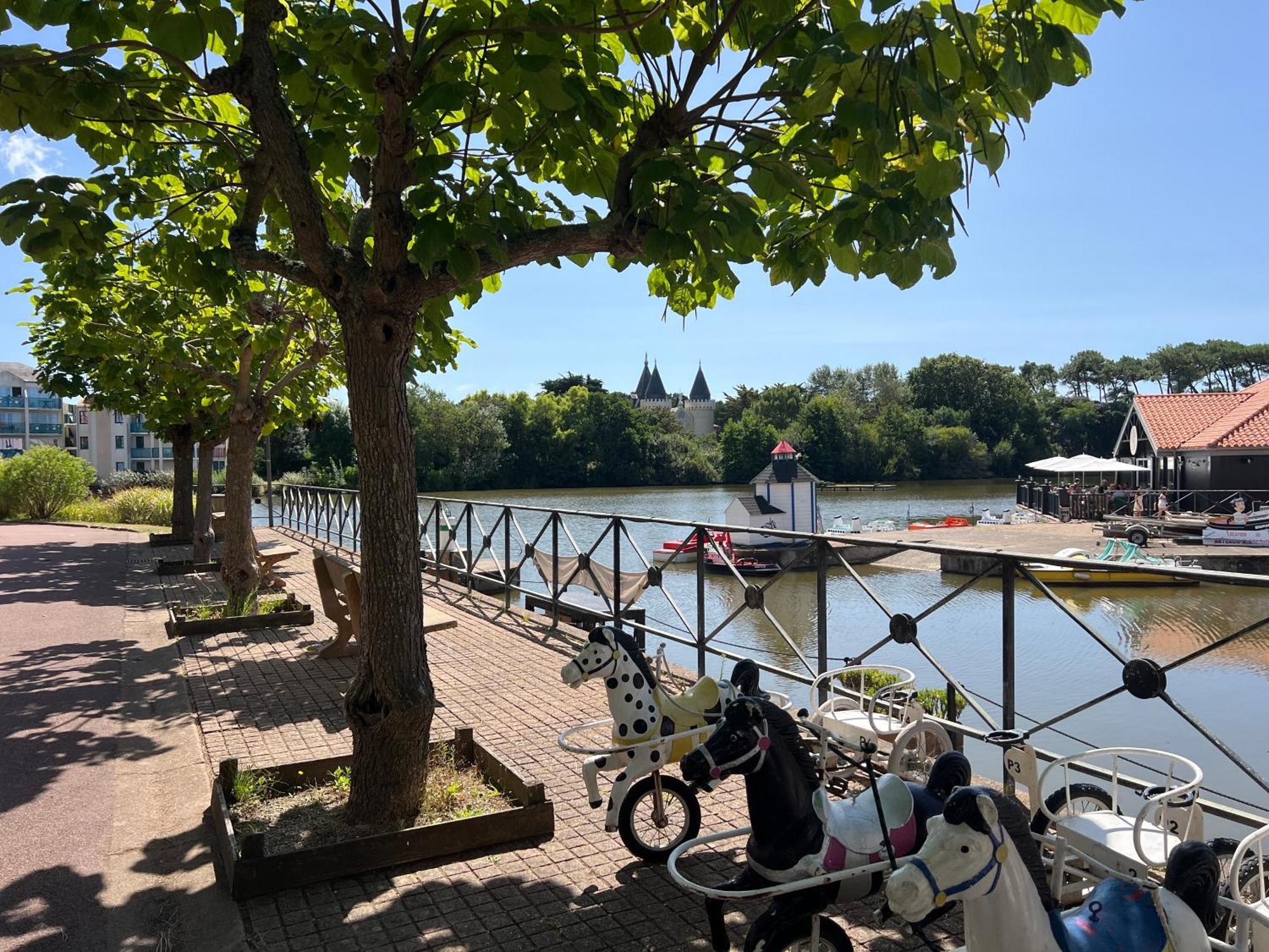 Apartment Fleurs Du 2 Adultes Et 2 Enfants Avec Terrasse Vue Sur Le Et Acces Parc Aquatique Gratuit *