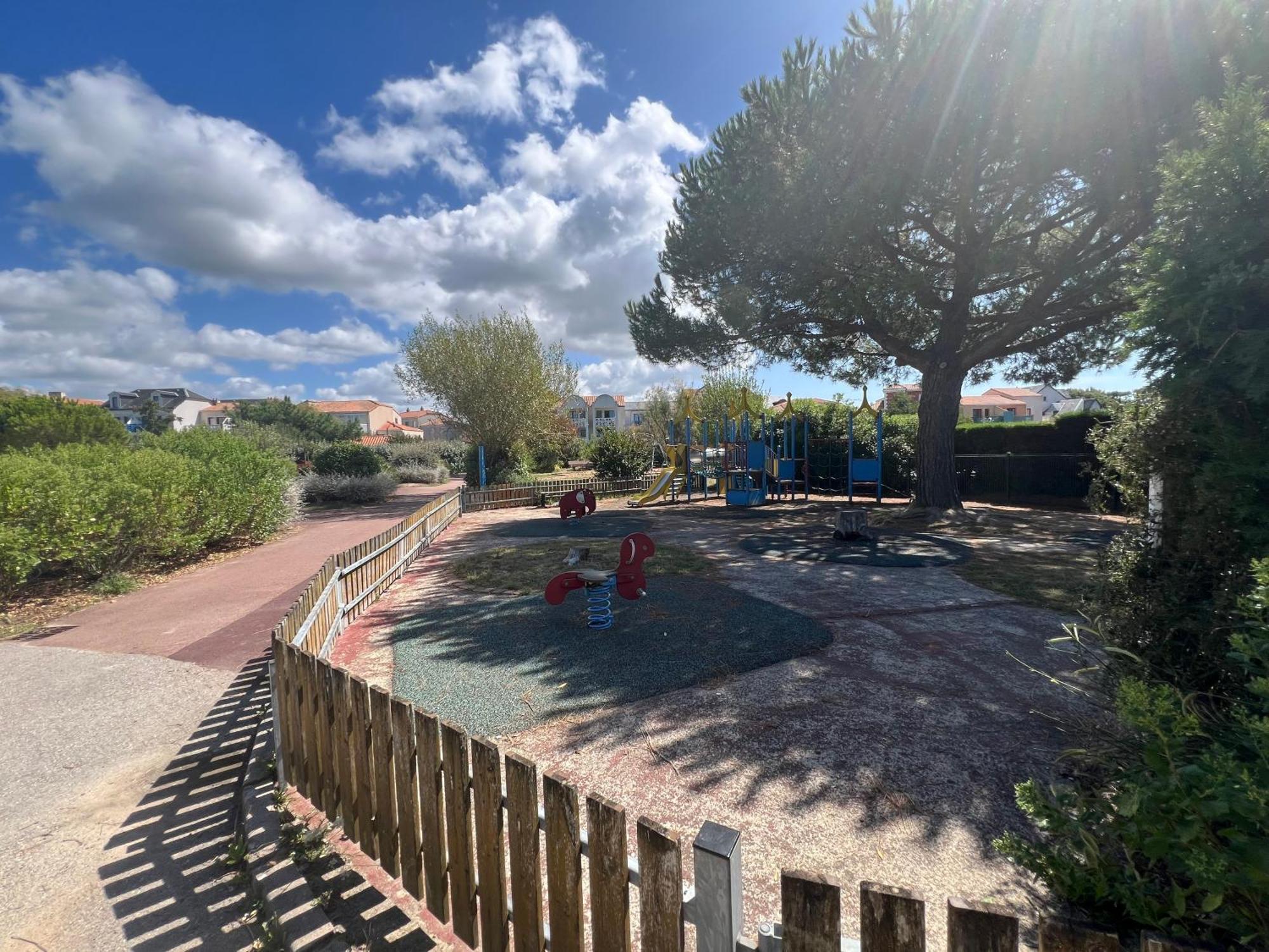 Fleurs Du 2 Adultes Et 2 Enfants Avec Terrasse Vue Sur Le Et Acces Parc Aquatique Gratuit