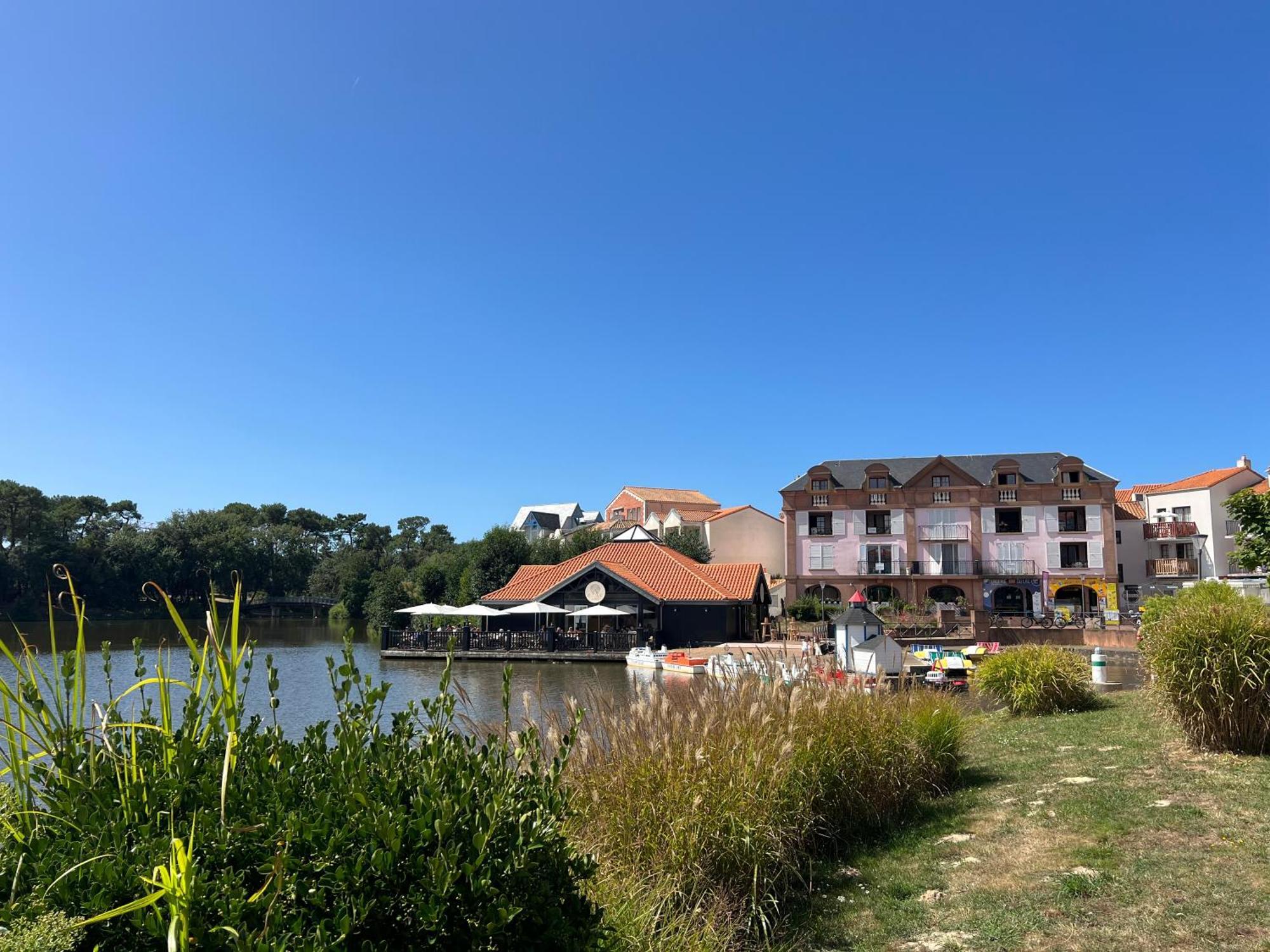 Apartment Fleurs Du 2 Adultes Et 2 Enfants Avec Terrasse Vue Sur Le Et Acces Parc Aquatique Gratuit